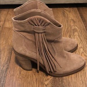 Jessica Simpson boots